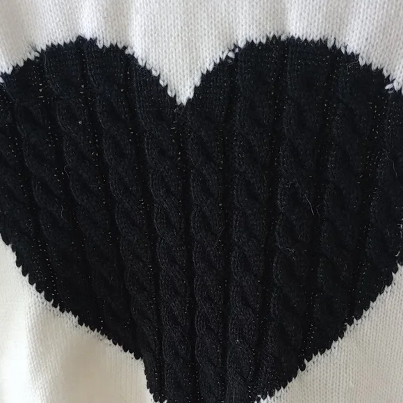 B) Chic Cream Sweater with BlackHeart Design - Picture 4 of 4